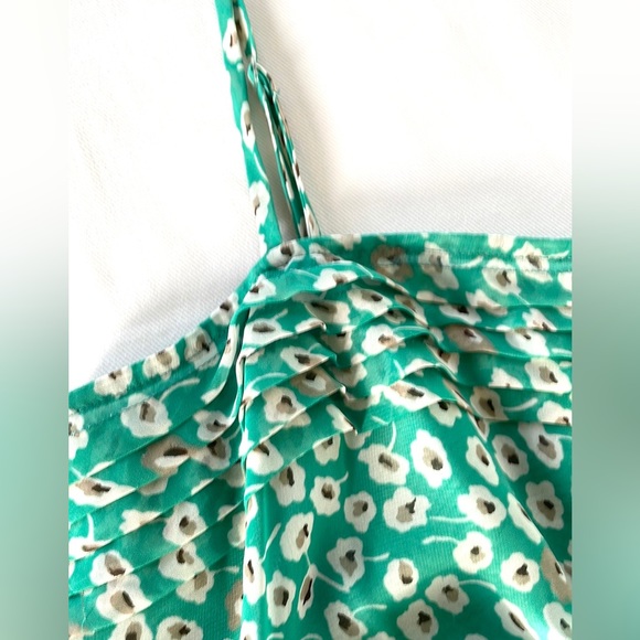 Forever 21 ditsy print mini dress with pintucked details on bust. - Picture 4 of 4